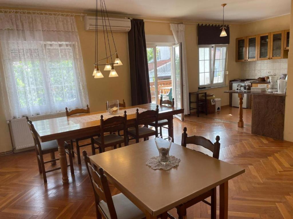 زادار Apartment & Rooms Poppy Rose المظهر الخارجي الصورة