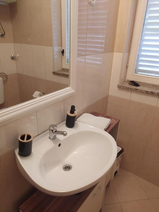 زادار Apartment & Rooms Poppy Rose المظهر الخارجي الصورة