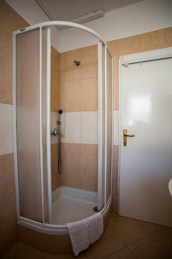 زادار Apartment & Rooms Poppy Rose المظهر الخارجي الصورة