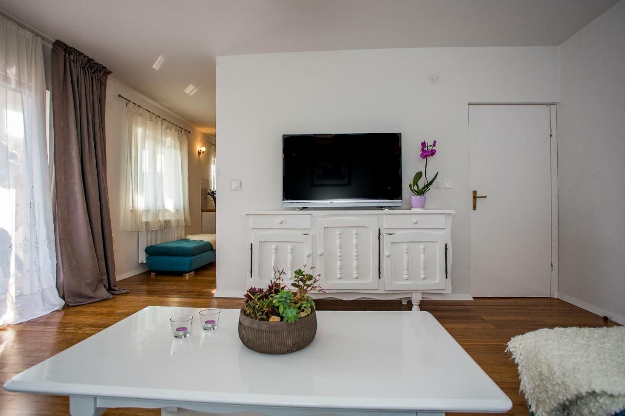 زادار Apartment & Rooms Poppy Rose المظهر الخارجي الصورة